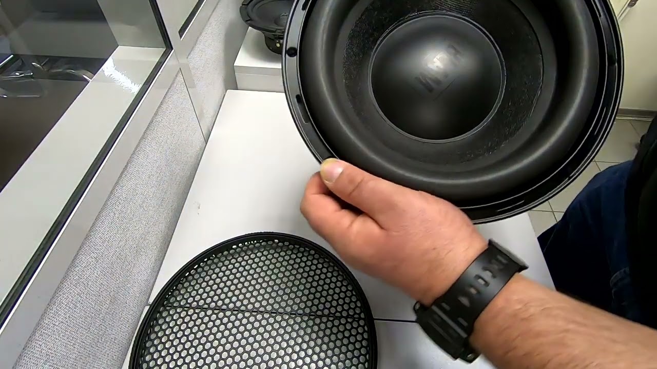 Гриль GZPG 250 B и сабвуфер BLAM LIVE L 25 DB.