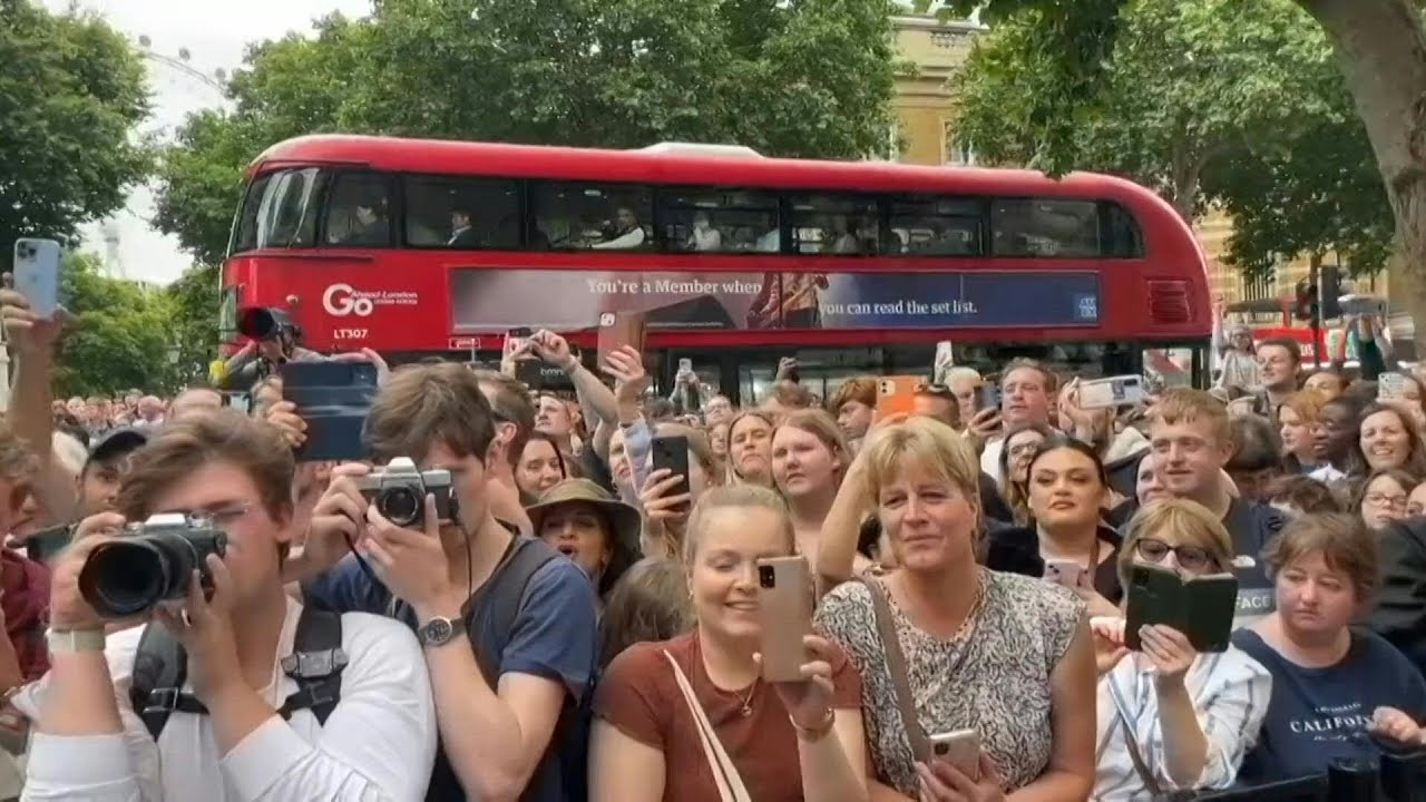 Boris Johnson booed during resignation speech | AFP