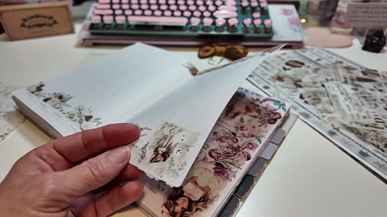 На этой неделе в моем ежедневнике Rosey Life Planner выходит PWM.