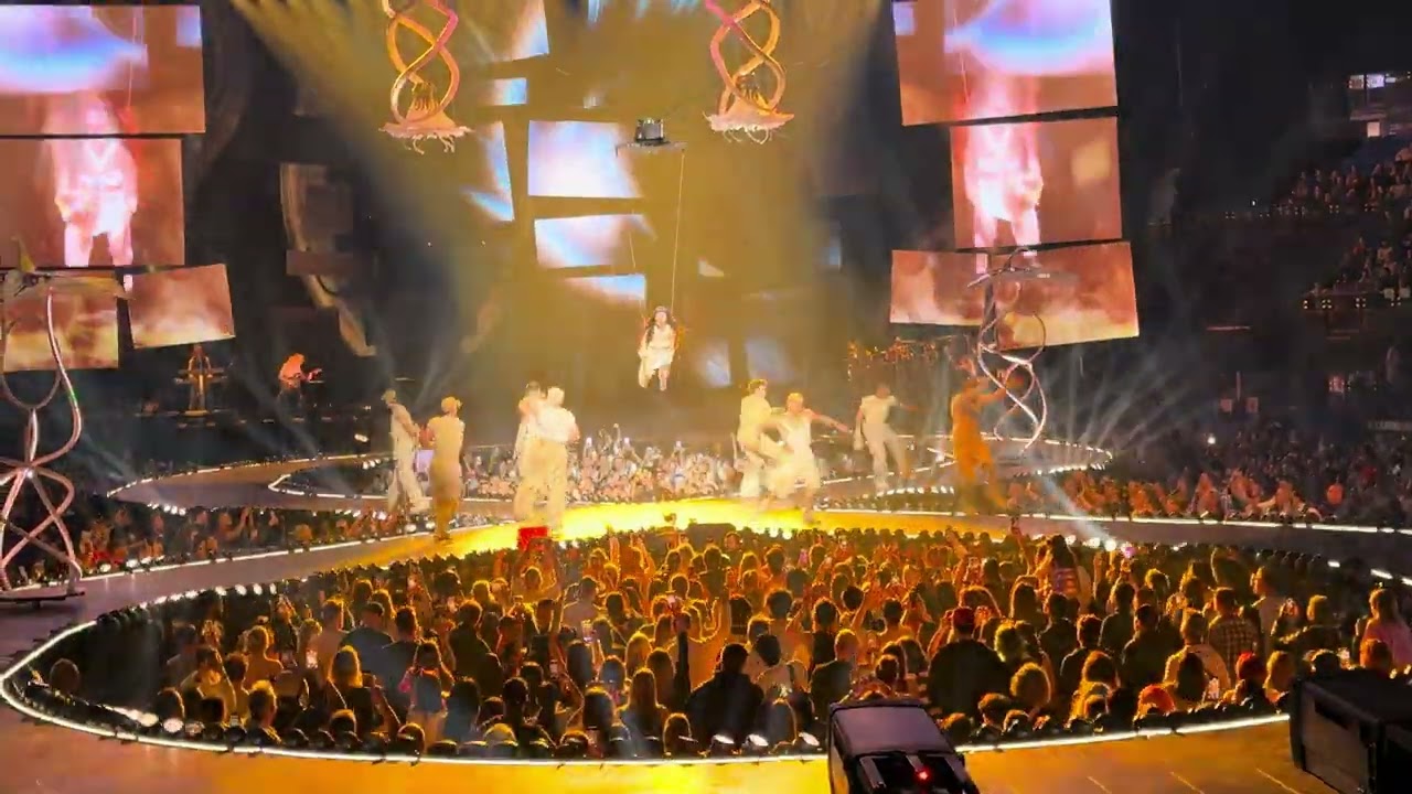 Katy Perry Lifetime Tour Act 3 Nirvana and Crush