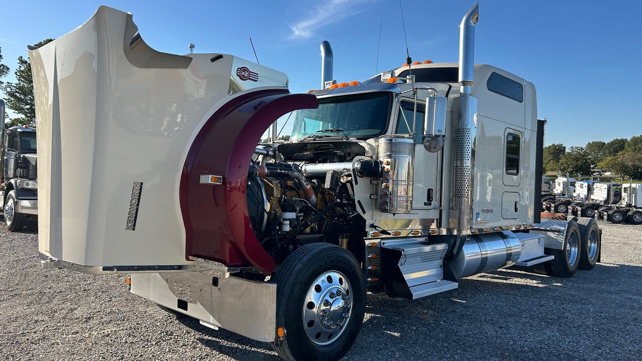 2018 Kenworth W900L Glider Kit Studio Sleeper with 3406E CAT & 18 Speed!