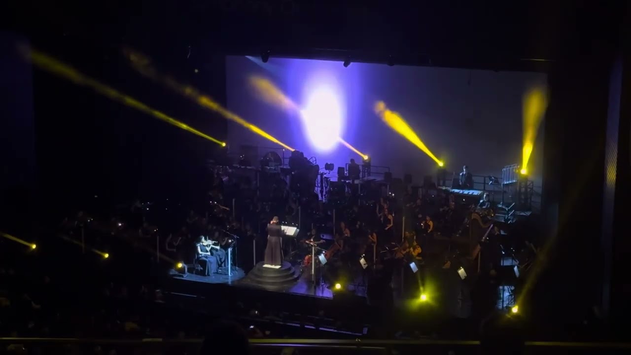 Suite de Oppenheimer por la Fillm Symphony Orchestra en Fibes (Sevilla) de la Gira Tarab