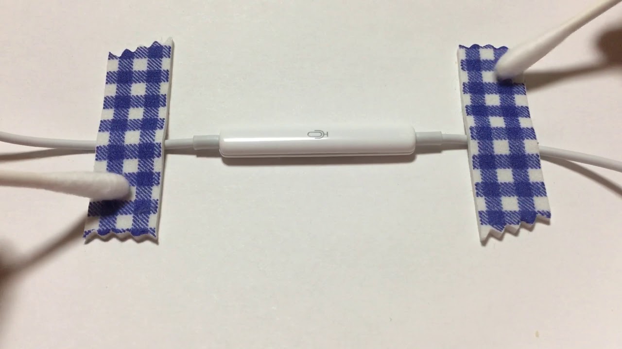 イヤホンマイクを 耳かきでカリカリ + 綿棒でゴシゴシ