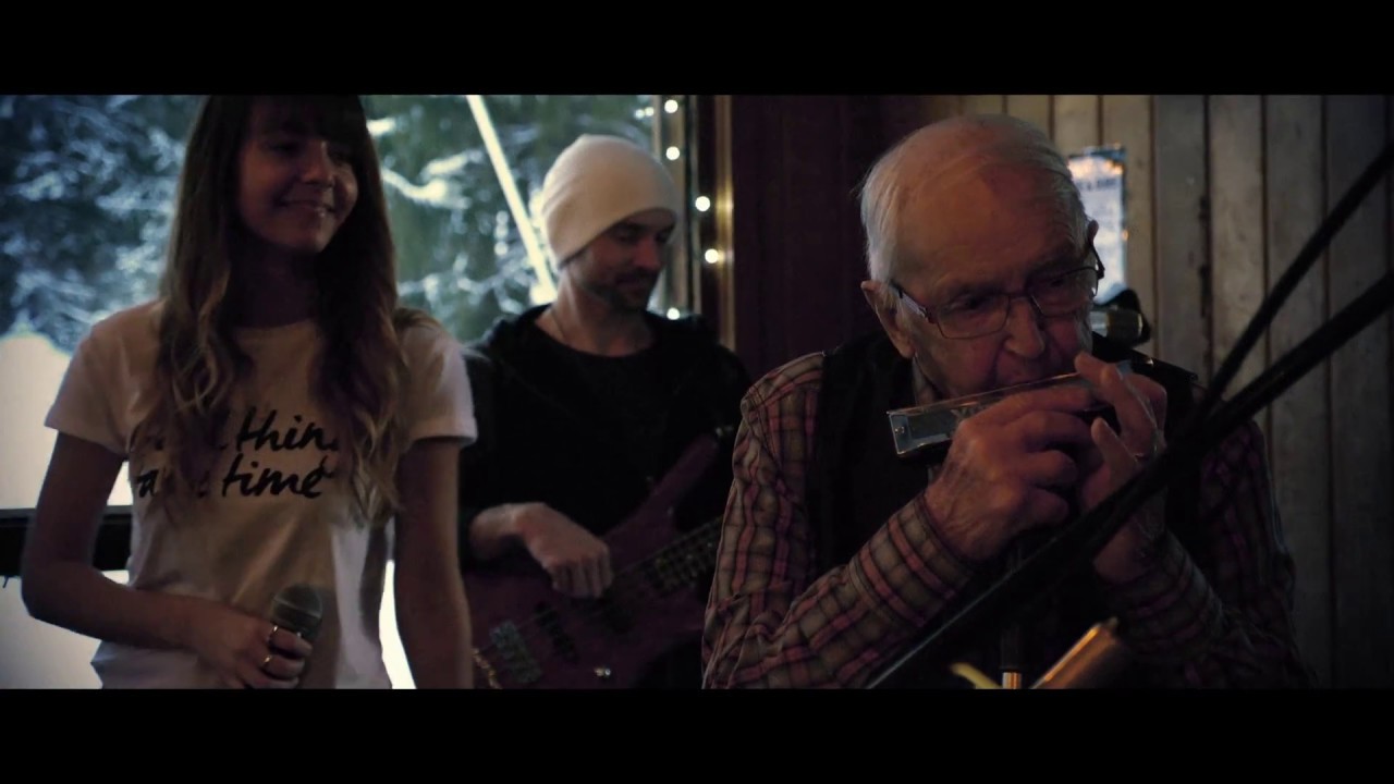 ''The Rose'' played by an 91 years old Harmonica Player