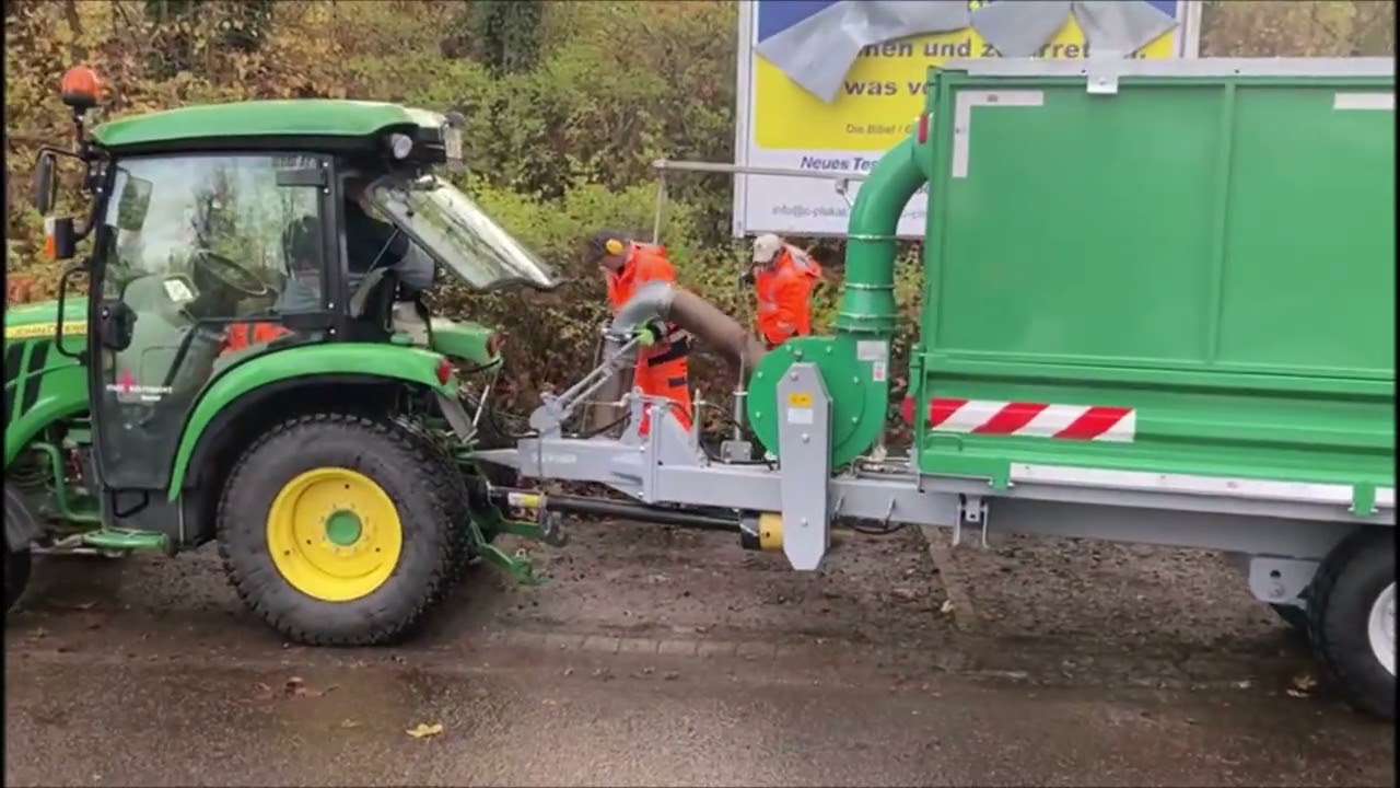 HEN Laubsaugwagen im Einsatz bei einer Kommune! | HEN AG #henag #laubsaugwagen