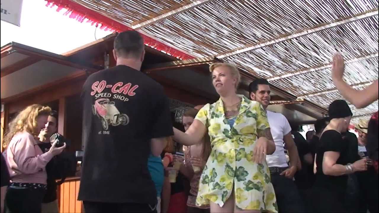 Jiving, jiving, jiving at beach's party - Screamin' festival 2011