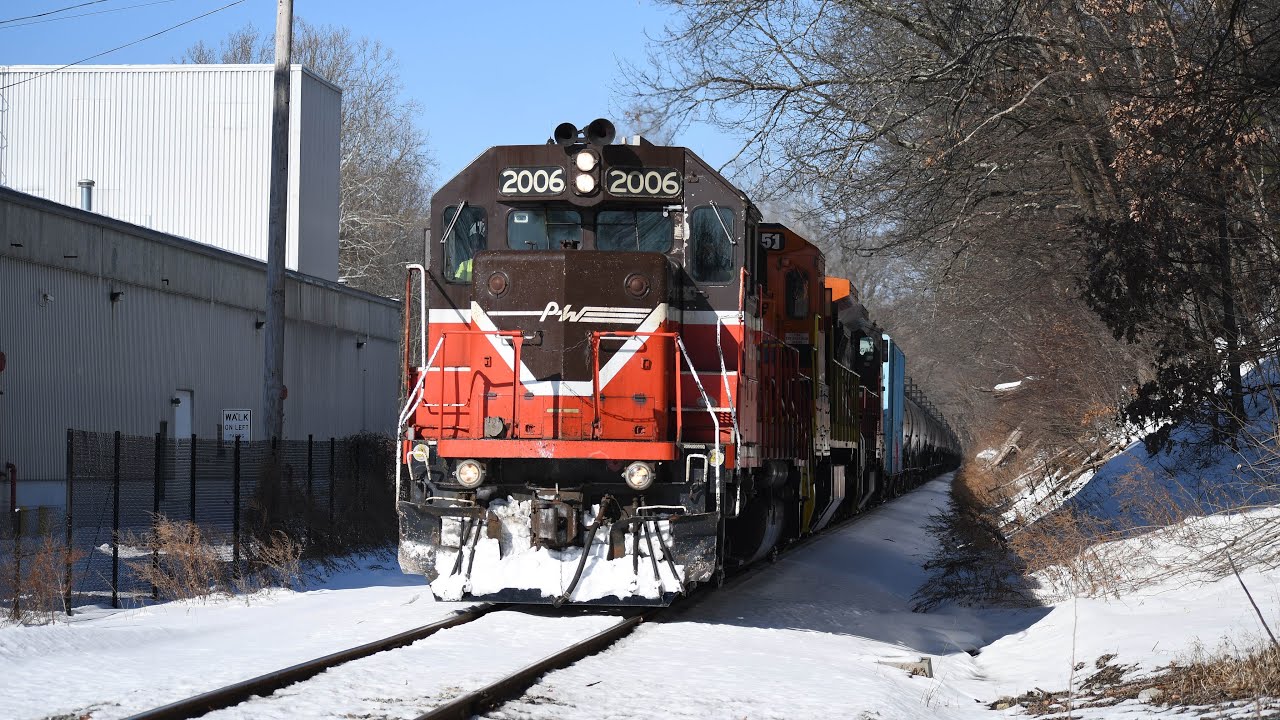 (Small Chase) GP38-2 2006 Leads P&W Ethanol Extra Thru Rhode Island! - 2/4/26