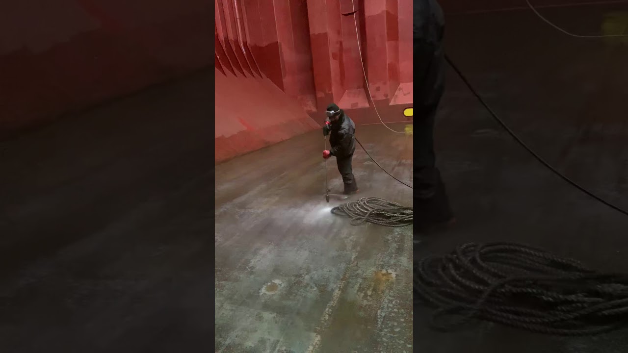 High Pressure machine cleaning of Ship cargo Hold Tanktop using Rotary nozzle