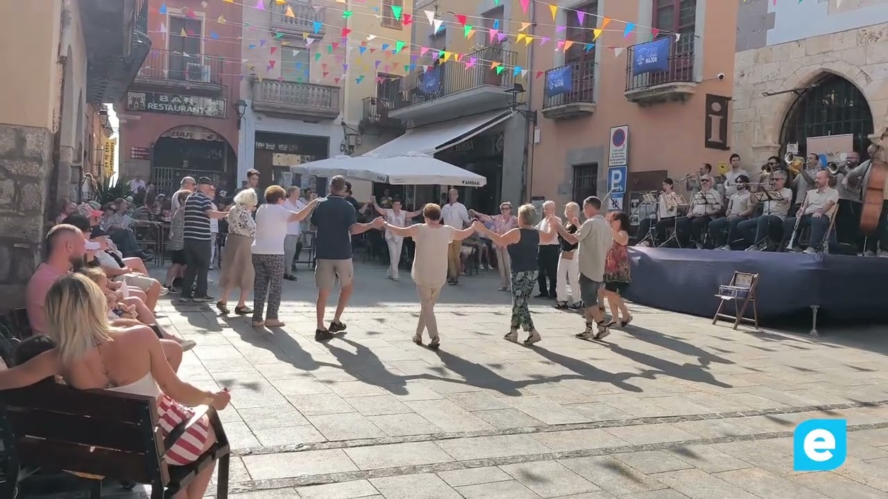 Sardanes amb la Cobla Mediterr&agrave;nia a la Pla&ccedil;a dels Homes