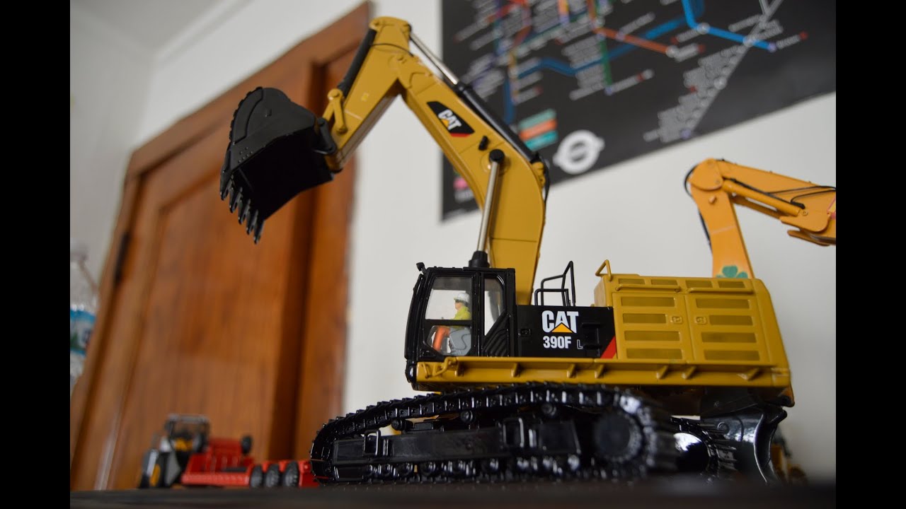 Diecast Masters Caterpillar 390F L (ME) Unboxing