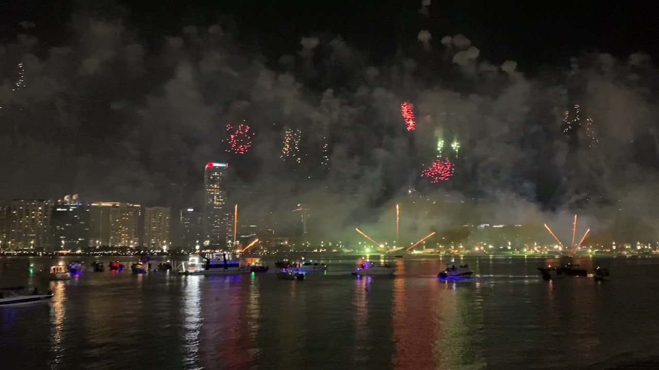 الألعاب النارية أبوظبي العيد الوطني ال 50 لدولة الإمارات العربية المتحدة