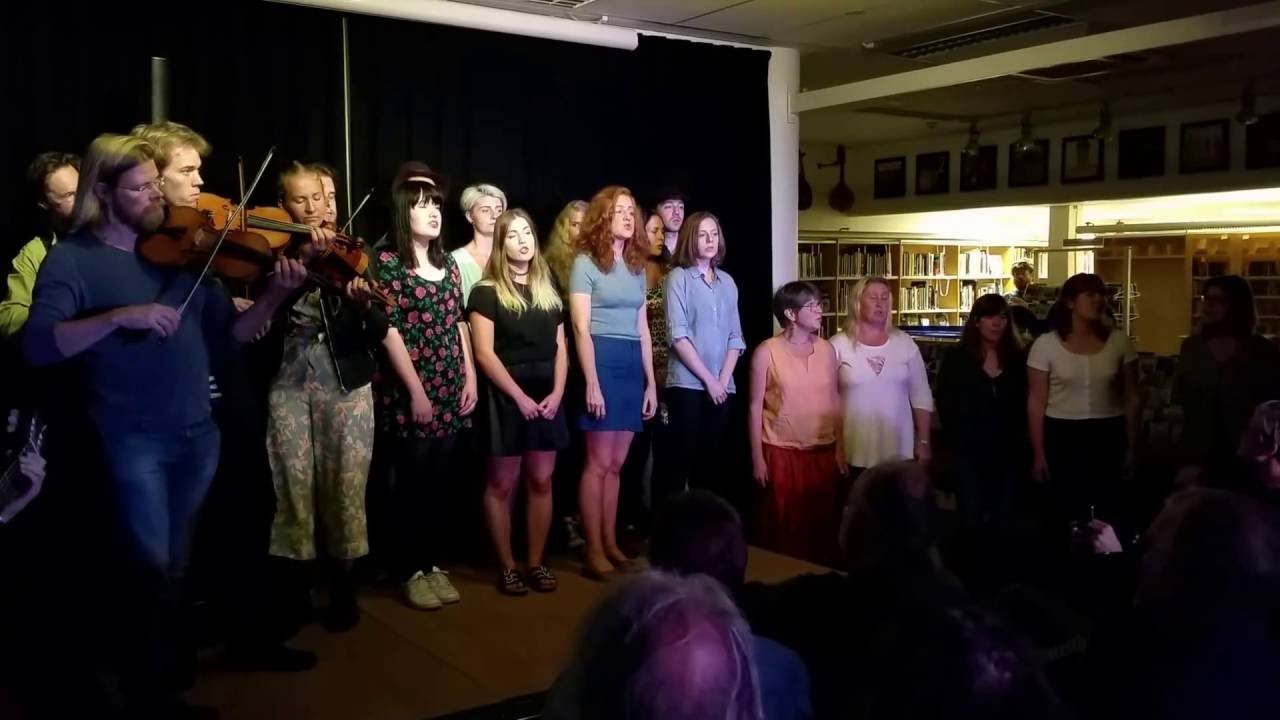 Vänta inte med att sjunga - Viscafé - Västerviks Visskola och Folkmusiklinjen