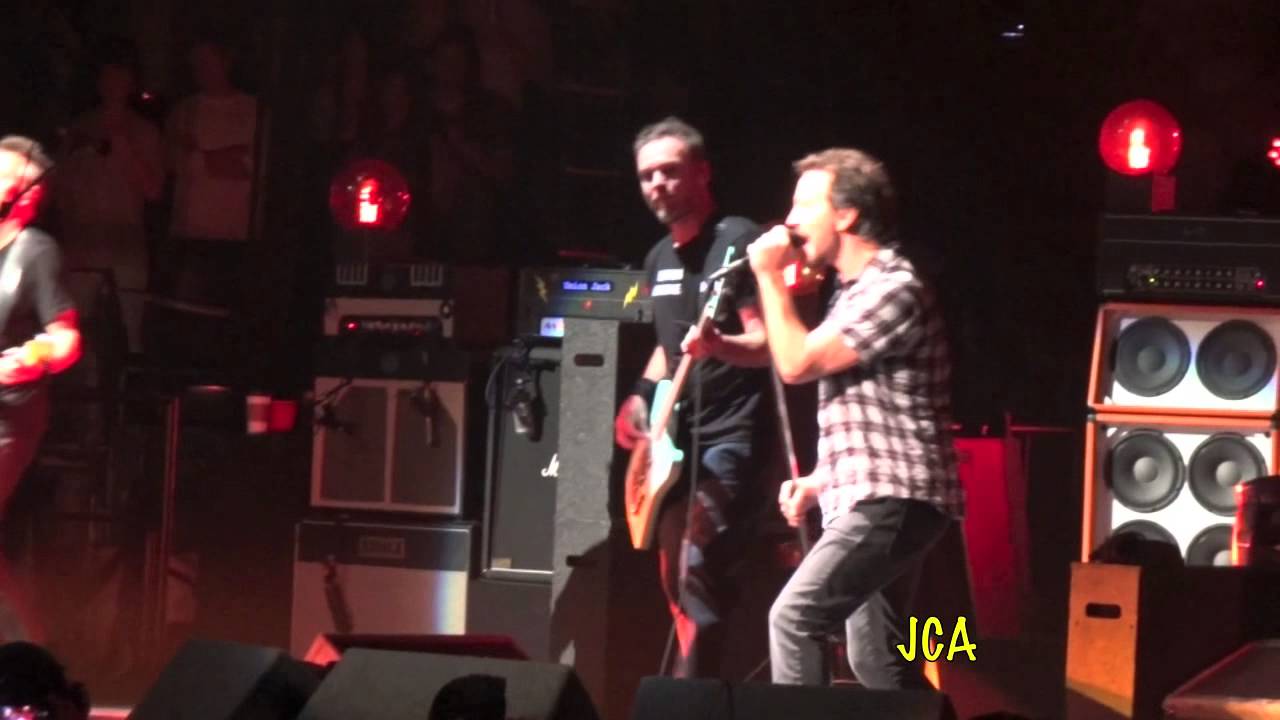PEARL JAM - Eruption - Ain't Talkin bout Love - Van Halen Cover- Hartford CT - Oct 25 2013