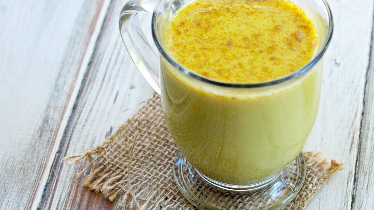 Latte d'oro: ecco l'elisir di curcuma in tazza