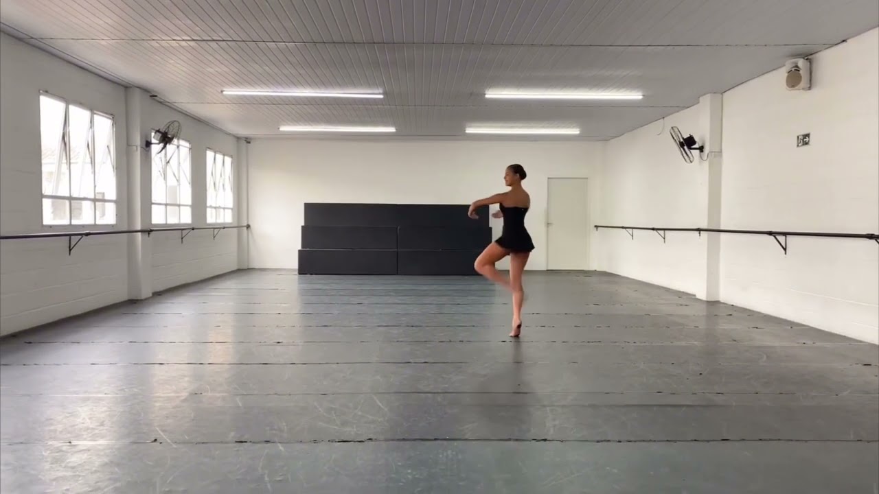 Ana Luiza Mendes - Ballet class and solo performance 