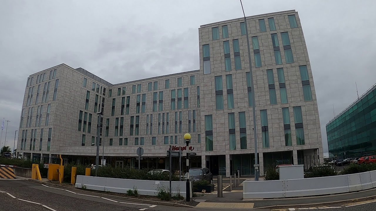 Hotel Review: The Hampton by Hilton at Stansted Airport (Runway View Room)