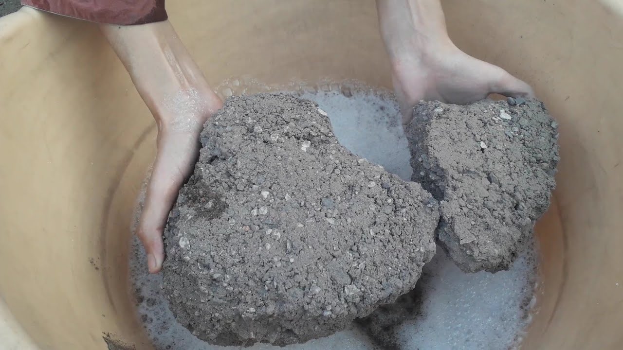 New Crunchy video😴💯🤎bajri mud chunks+ hearts crumbling in foamy water + dry floor asmr crumbling 💦💦💦