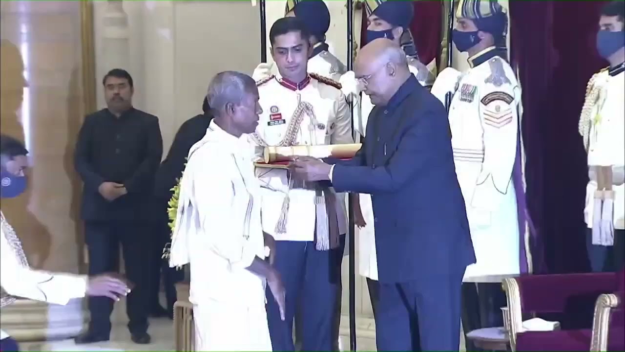 President Kovind presents Padma Shri to Shri Harekala Hajabba for Social Work