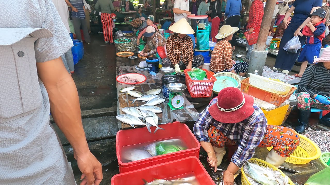 ASMR sounds at a traditional Asian market