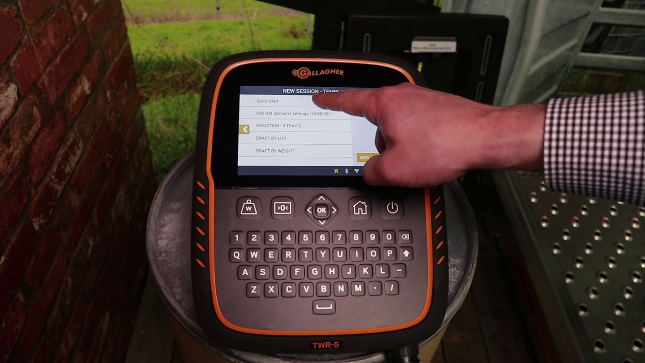 Connecting the integrated reader - TWR Gallagher Touch Screen Weigh Scales