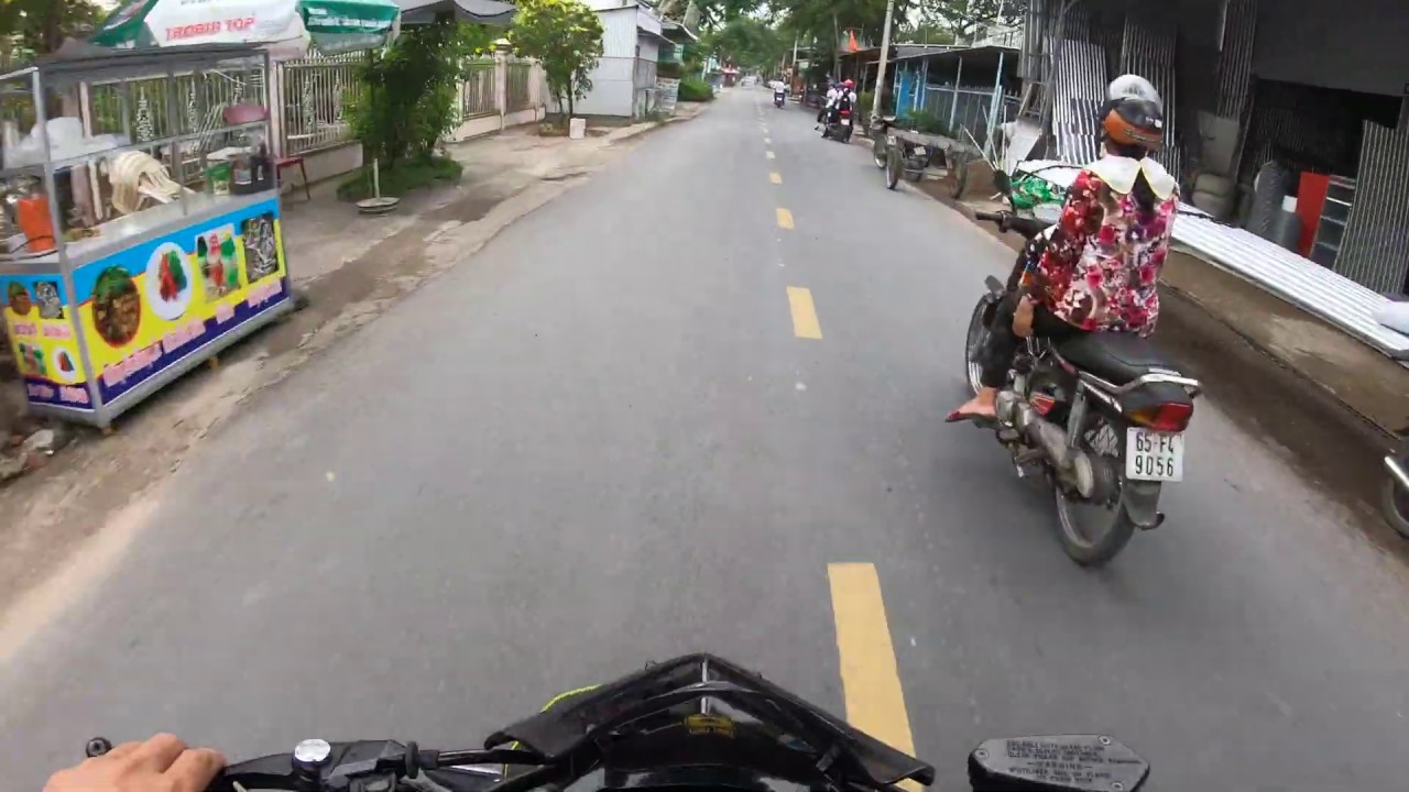 Chạy xe Z1000 trên đường quê