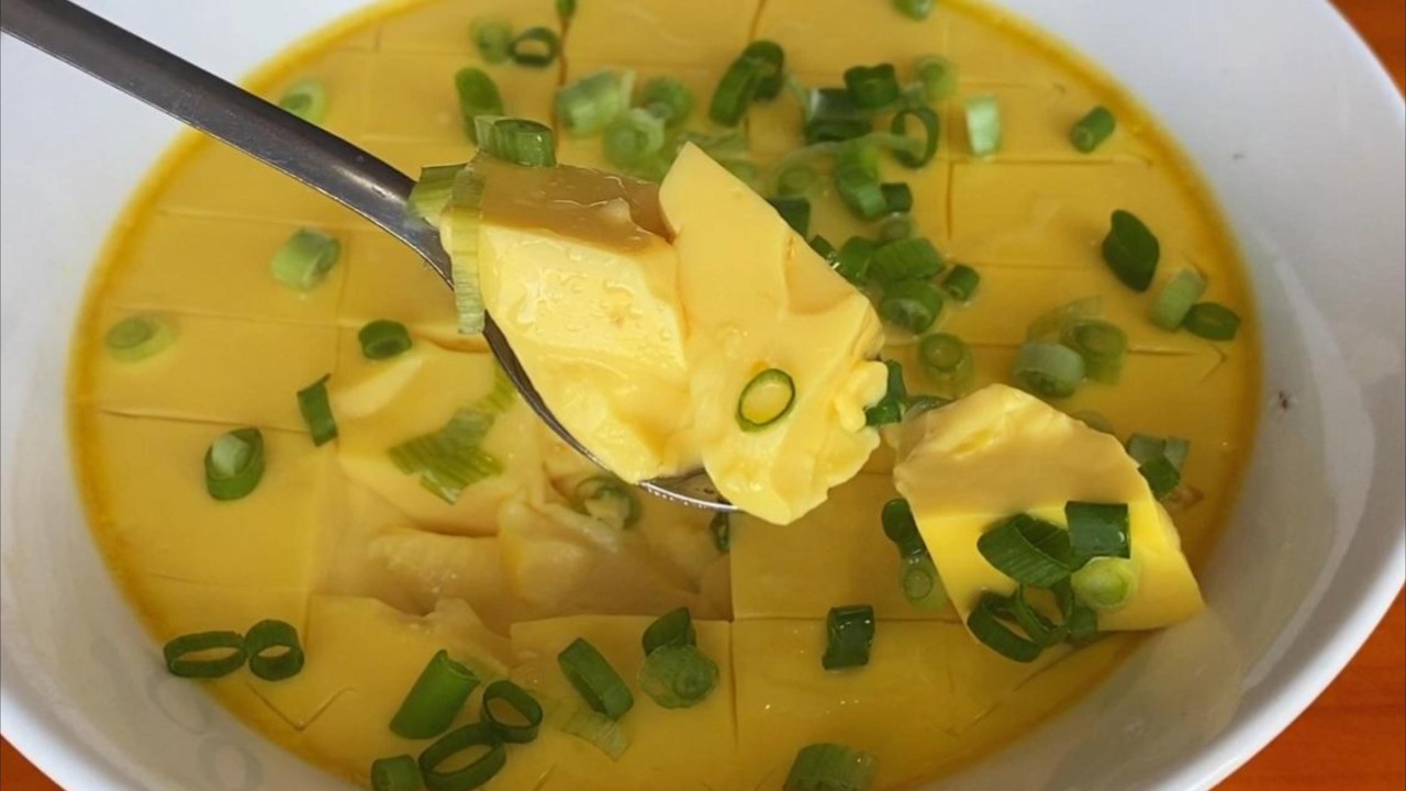 做水蒸蛋时，别只会加水直接蒸，教你正确做法，蒸出来和豆腐一样嫩，完整无蜂窝，【厨房美食多】，