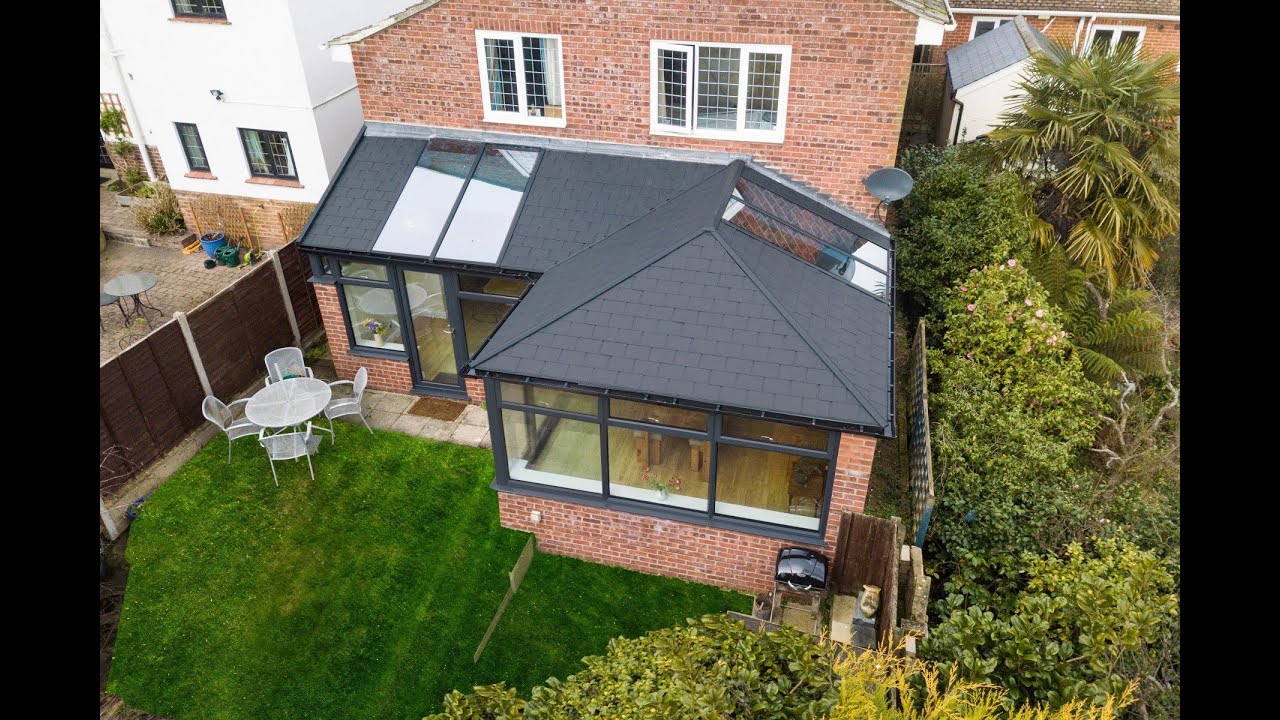 THE LIVINROOF