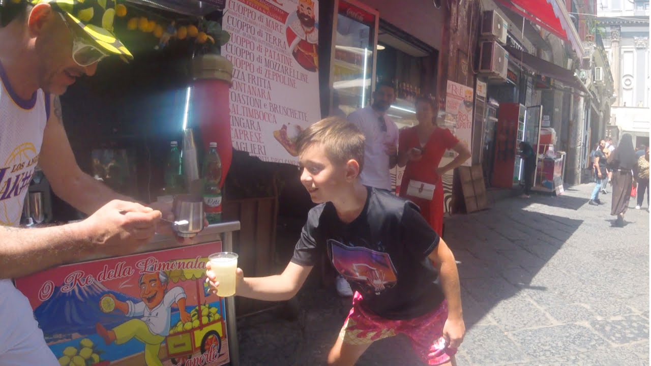 Уличная еда в Неаполе, Италия