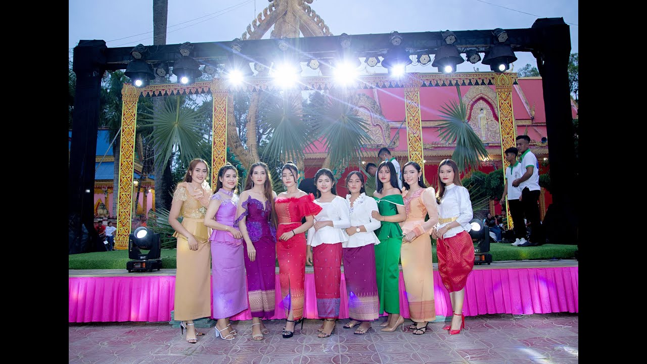 រាំលេងភូមិយេីង/Múa vui quê mình