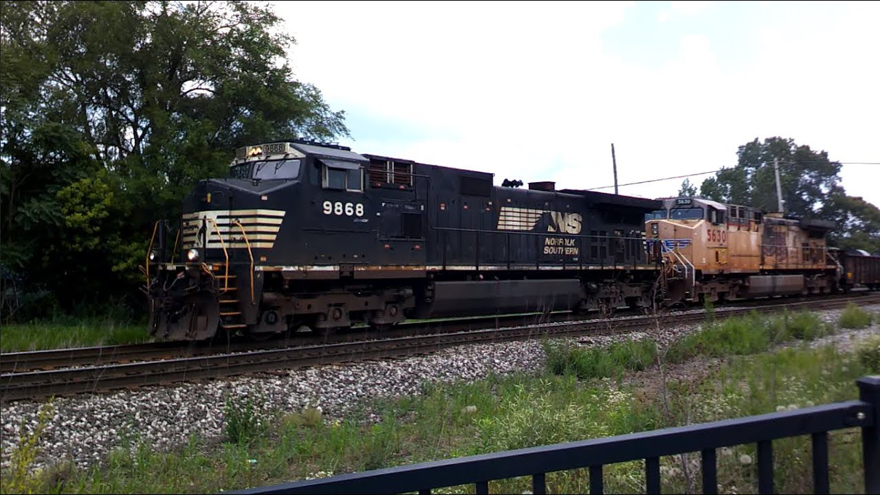 7/22/23 Fostoria, OH; NS 9868 leads a manifest west