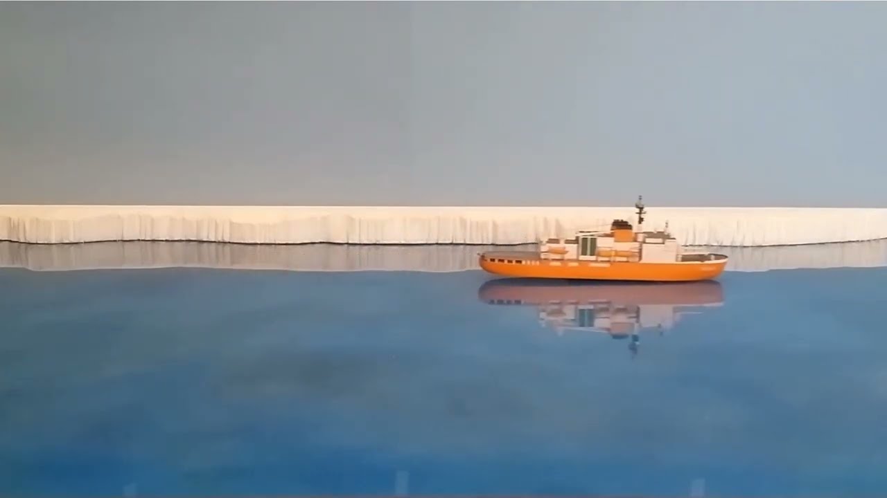 砕氷艦しらせ　超音波リニアモーター駆動船舶模型
