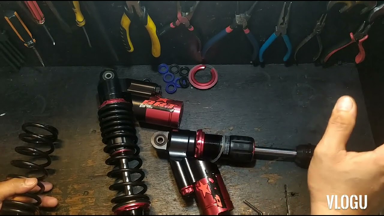 OKM racing Suspension Aerox, rebuild, replace oilseal and Dust seal....