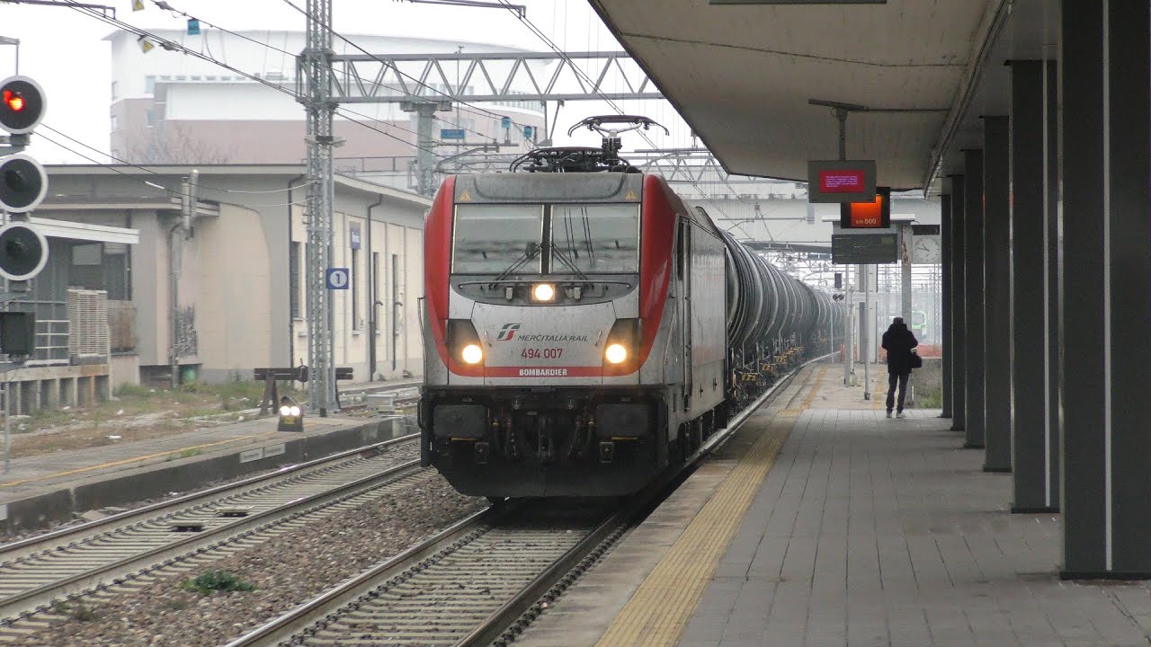 2025-01-02 Brescia...Stazione di Brescia -  I transiti di inizio anno 2/5