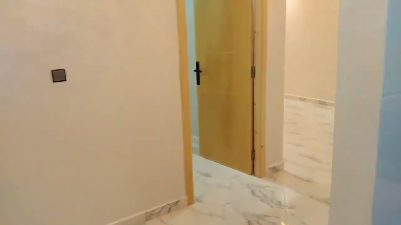 شقق ومحلات تجارية في الدروى، على بعد 81 متر من الطريق الوطني. 0660486678