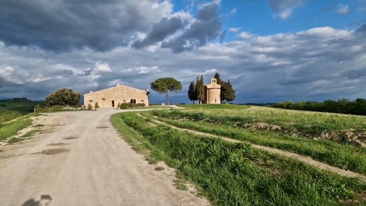 Early Morning Walk to Cappella della Madonna di Vitaleta  - Val d'Orcia - Tuscany 4k - April 2024