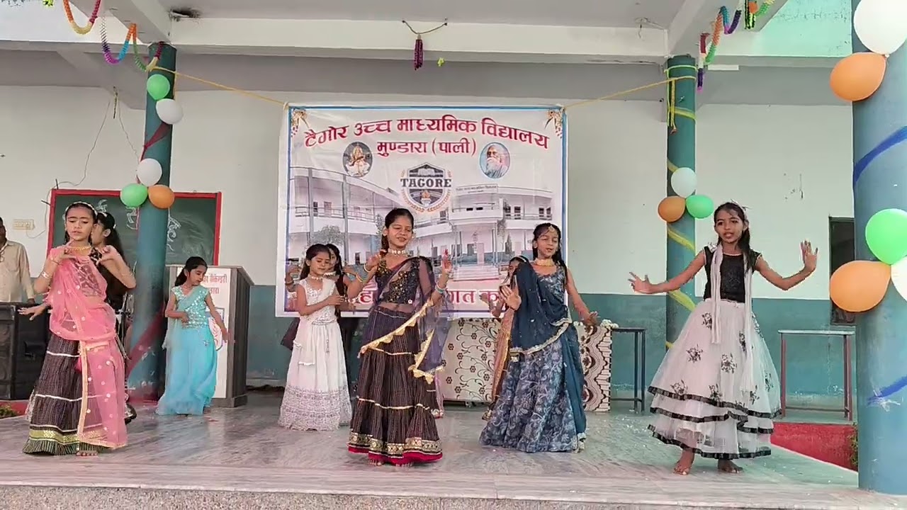 Mari Binadi re Gora Gora gal Dance Performance By 3rd Class Girl