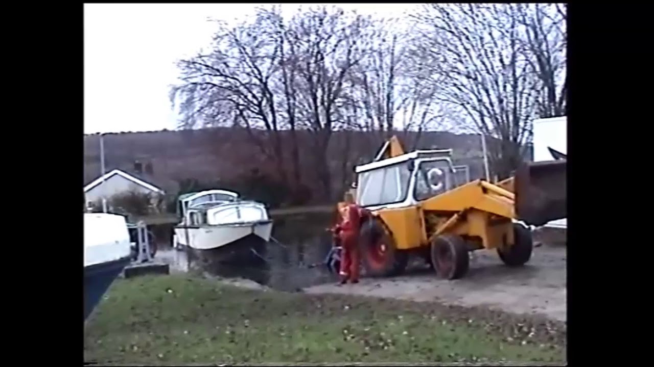 slipway haul out dawncraft canalboat and jet wash