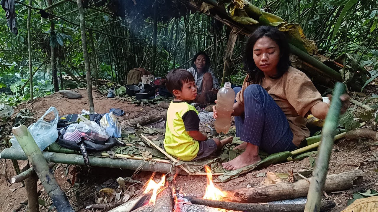 สงสารบุญรอดคนที่ไม่รู้อะไรต้องมาลำบากกับแม่อยู่ในป่า คนป่า ตองเหลึอง ຄົນປ່າ ຕອງເຫຼືອງ bn saolao 