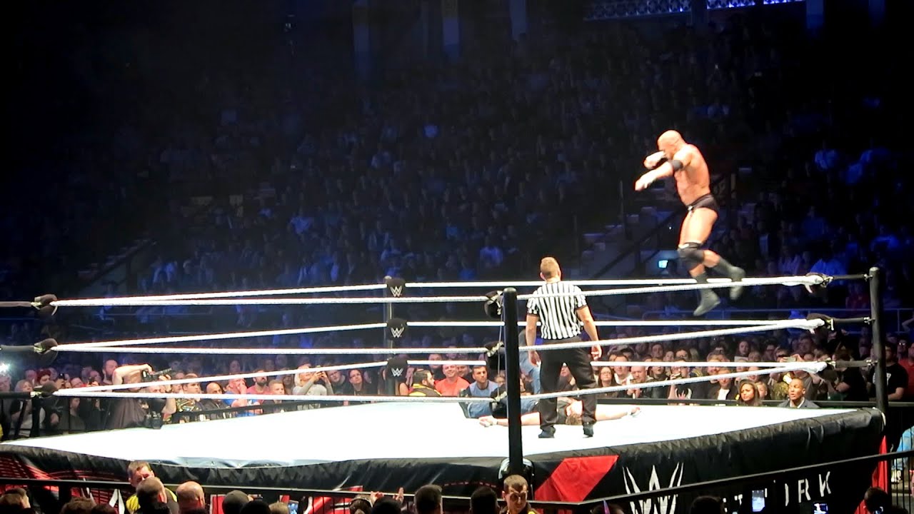 WWE LIVE NEWCASTLE APRIL 2016 - MY FIRST LIVE EVENT | ItsJamieIRL Daily Vlogs