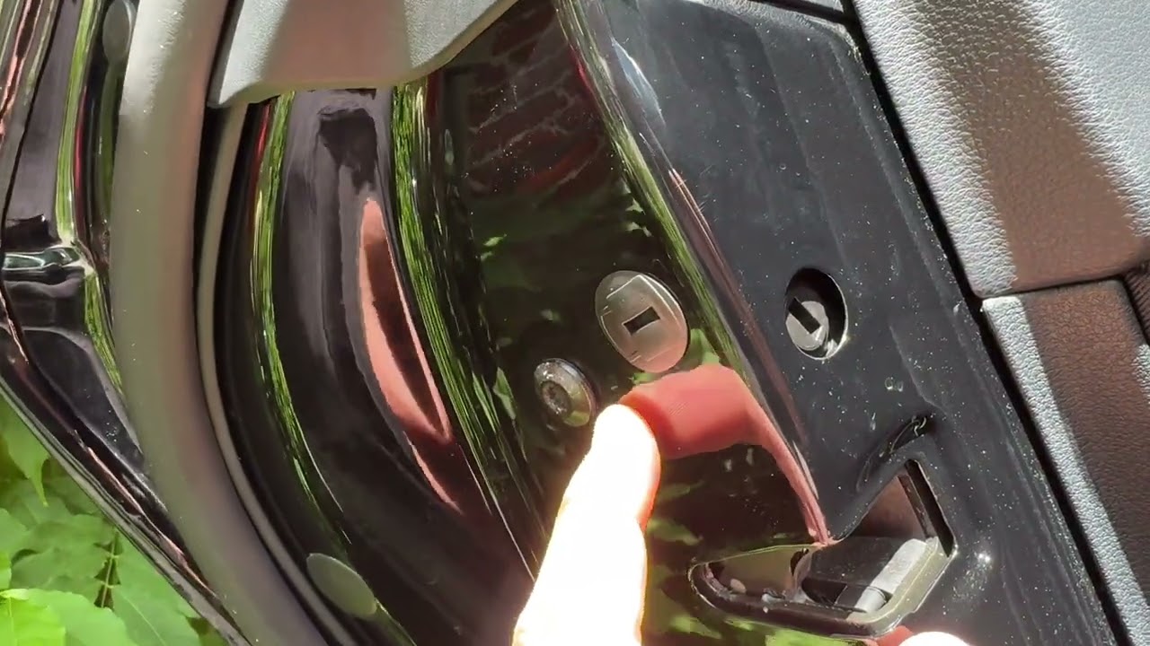 How to lock and unlock your car using emergency key in case of malfunction Audi A4 / S4 Avant DIY