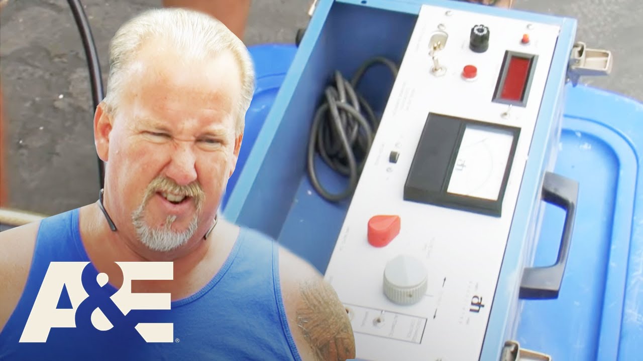 Storage Wars: EASY Profit for Darrell & Brandon w/ an Electrostatic Discharge Machine | A&E