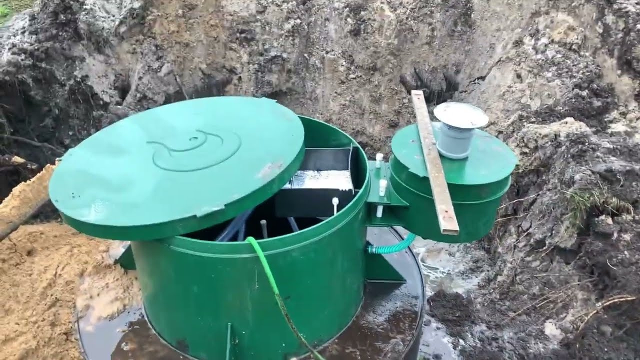 Монтаж станции биологической очистки итал био 6 на 8 человек.