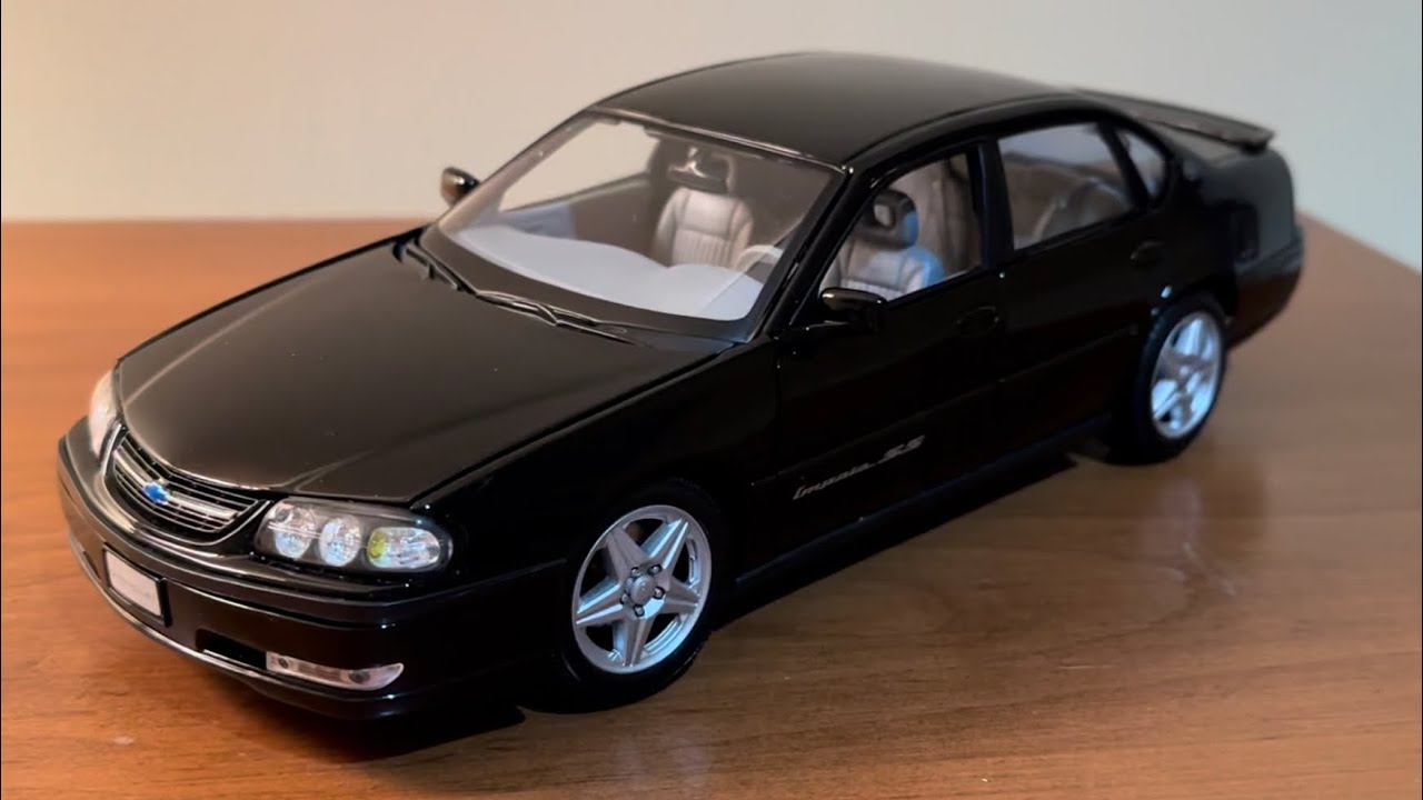 Maisto 2004 Chevrolet Impala SS Review and Comparison to Police Version (Scale 1/18) 