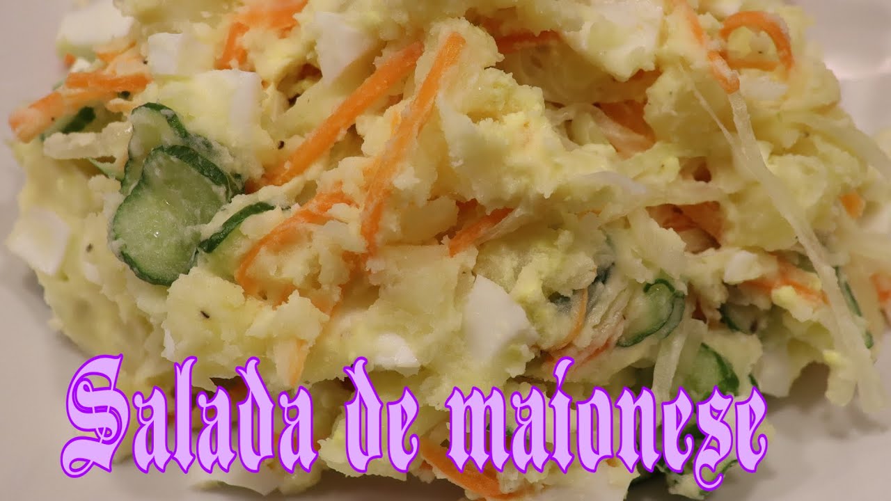 Salada deliciosa com batata ,cenoura ,pepino e ovos