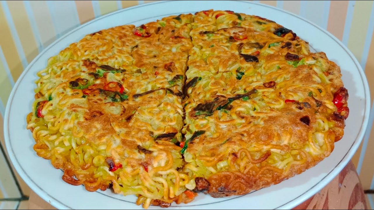 A VERY DELICIOUS, PRACTICAL, AND EASY EGG NOODLE OMELET
