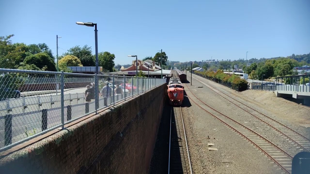 A66 & S301 Streamliners to Warragul - Loco Run Around.