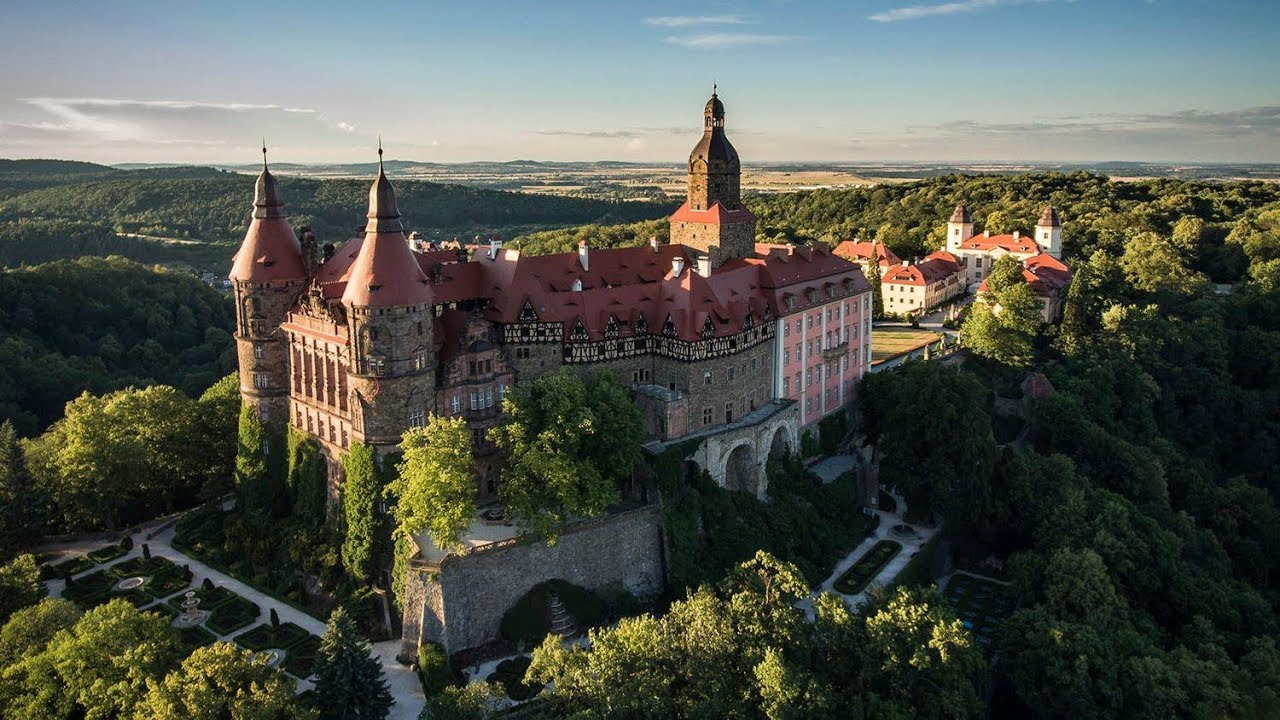 ZAMEK KSIĄŻ O ZACHODZIE SŁOŃCA Z DRONA     [ 4K ]