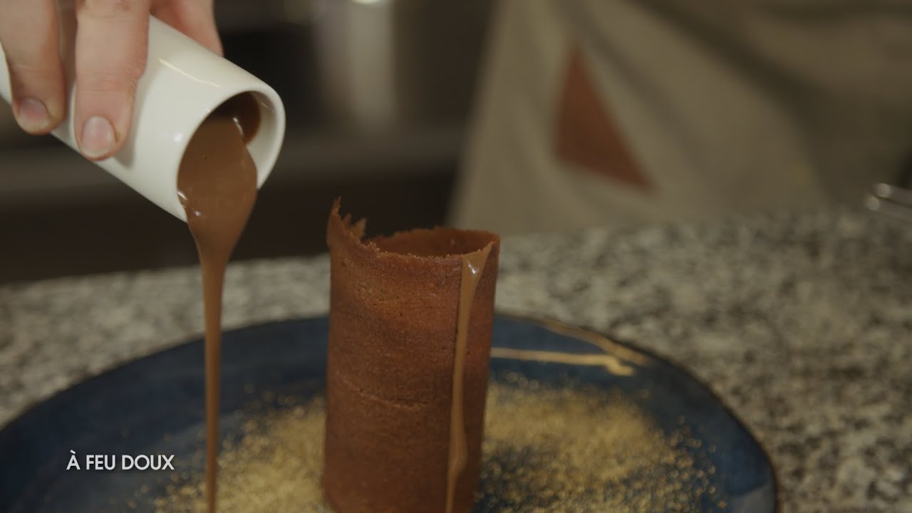 Tuile dentelle, mousse chocolat, sauce choco-cèpe