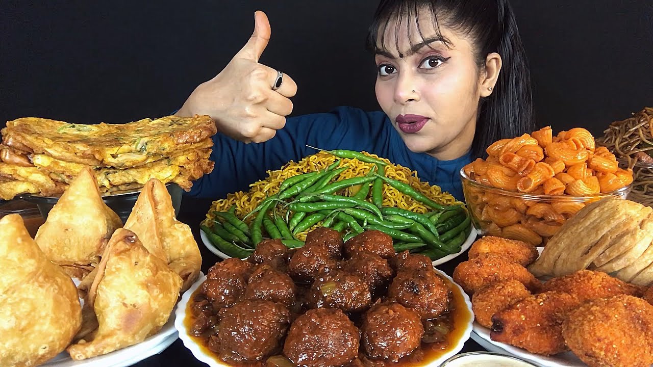 EATING MAGGI,PASTA,SAMOSA,MOMO,MANCHURIAN,CHOWMEIN,OMELET BREAD | ASMR STREET FOOD | MASSIVE MUKBANG