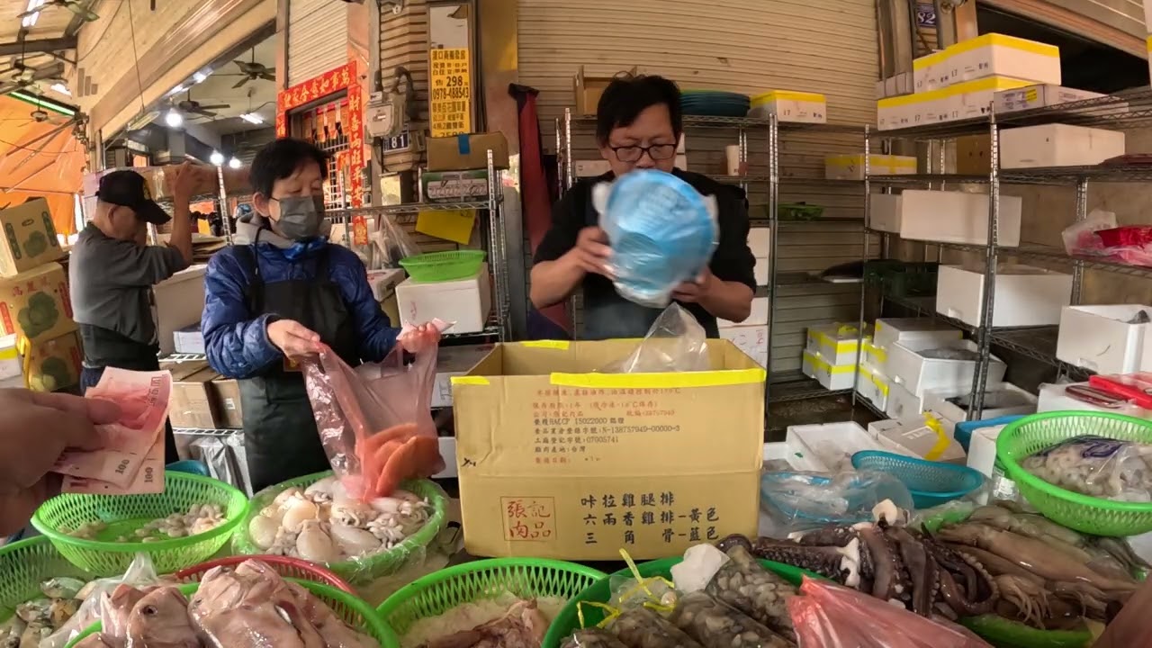 小季海鮮叫賣週六日：台中市北區柳川西路四段82號